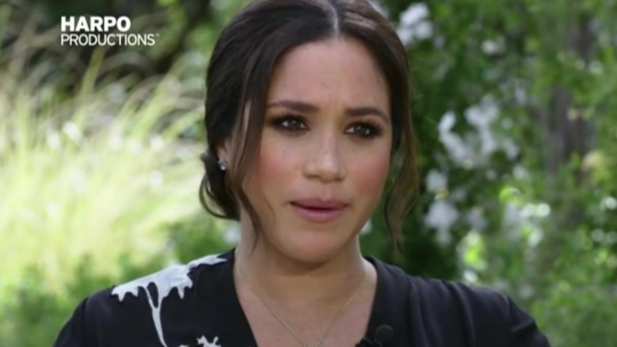 tinuta-purtata-de-meghan-markle-la-interviul-cu-oprah--semnificatie-puternica--asemanare-izbitoare-cu-wallis-simpson--cea-pentru-care-a-abdicat-regele-edward_88223600