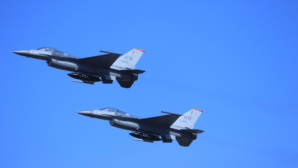 avioane_f16_probleme_motor_unsplash_94179100