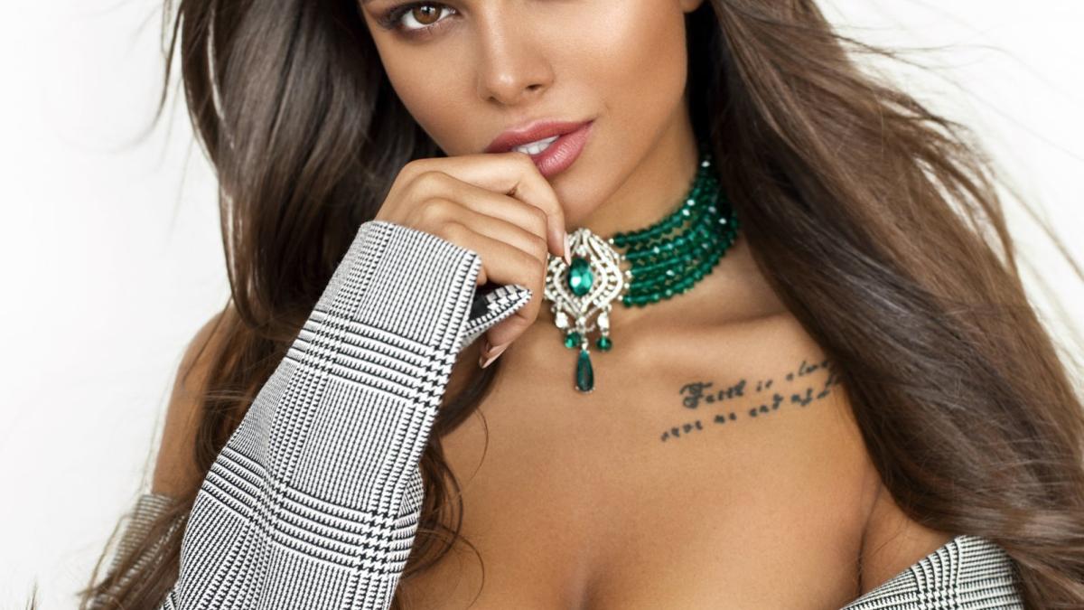 viki-odintcova-cel-mai-sexy-postareior_41368500