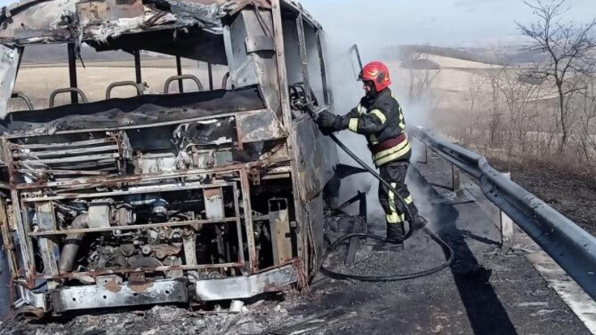 autobuz-iprc-ccprc-82n-flaprc-ccprc-86caprc-ccprc-86ri-la-sibiu--pasagerii-s-au-autoevacuat_02800400
