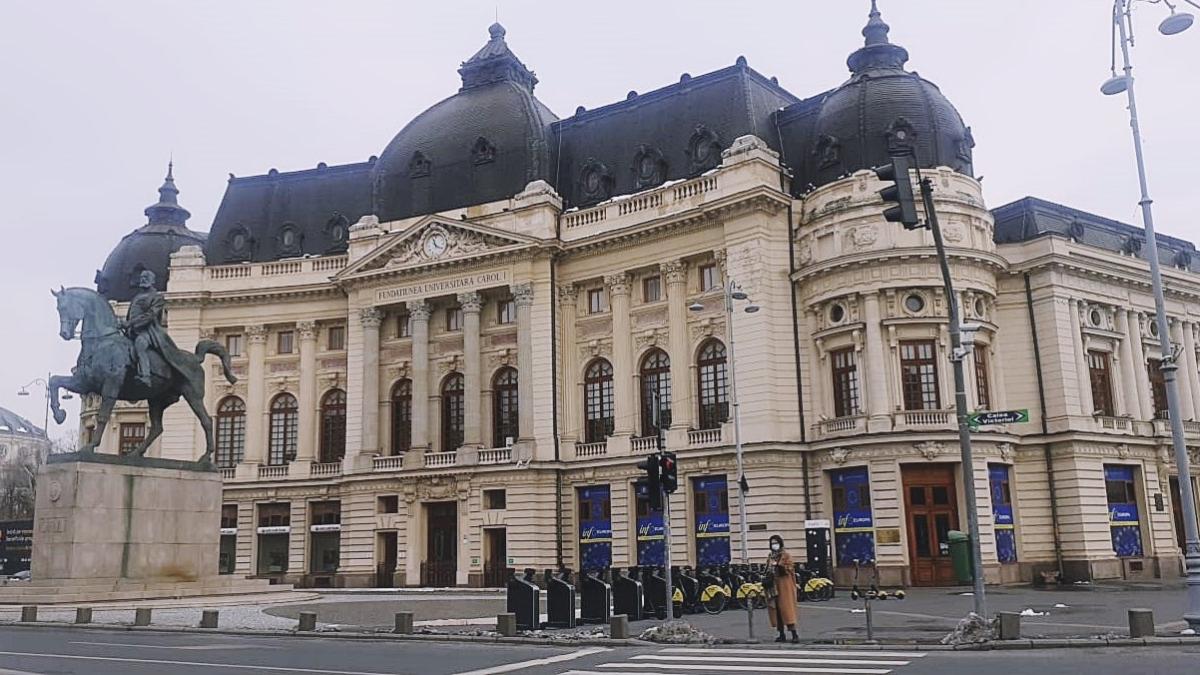 bcu-carol-i-pedaleaza-catre-biblioteca-campanie-inedita-e-cool-sa-fii-cult-azi--masina-sta-pe-loc_60254500