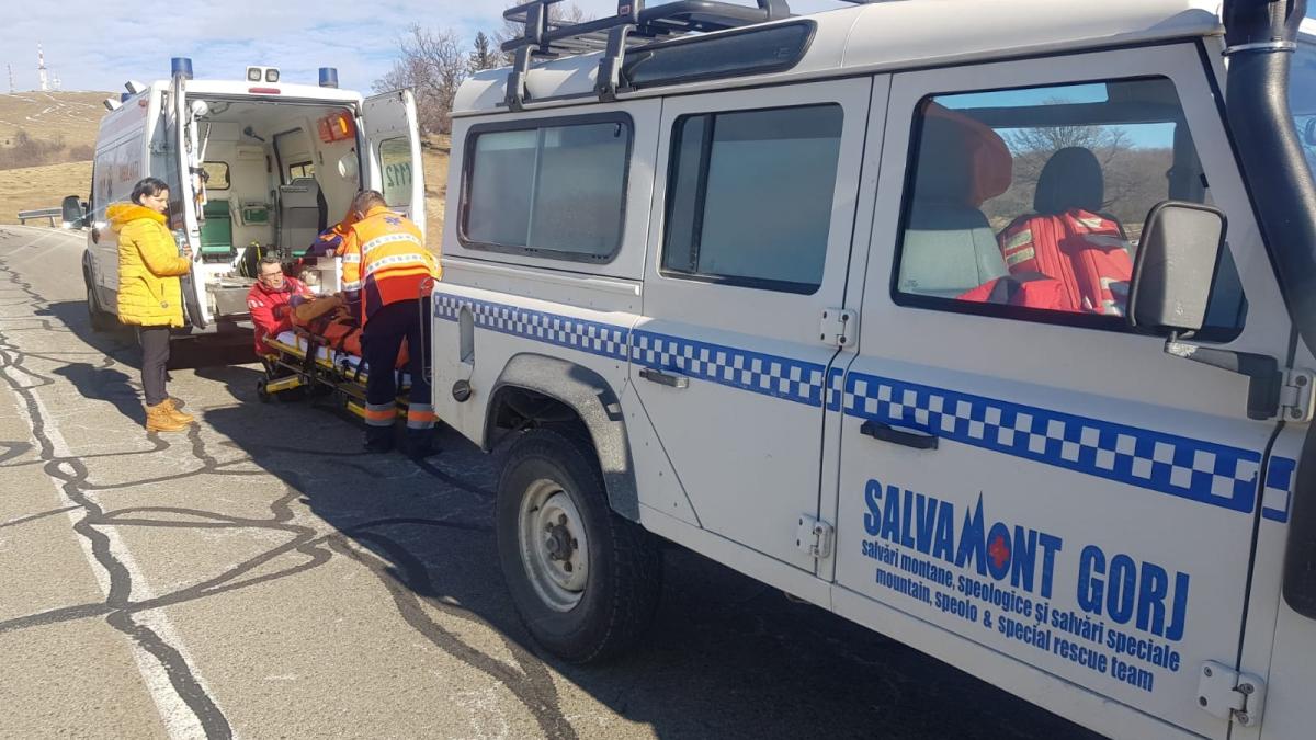 fetita-cazuta-de-pe-o-cabana_73802300