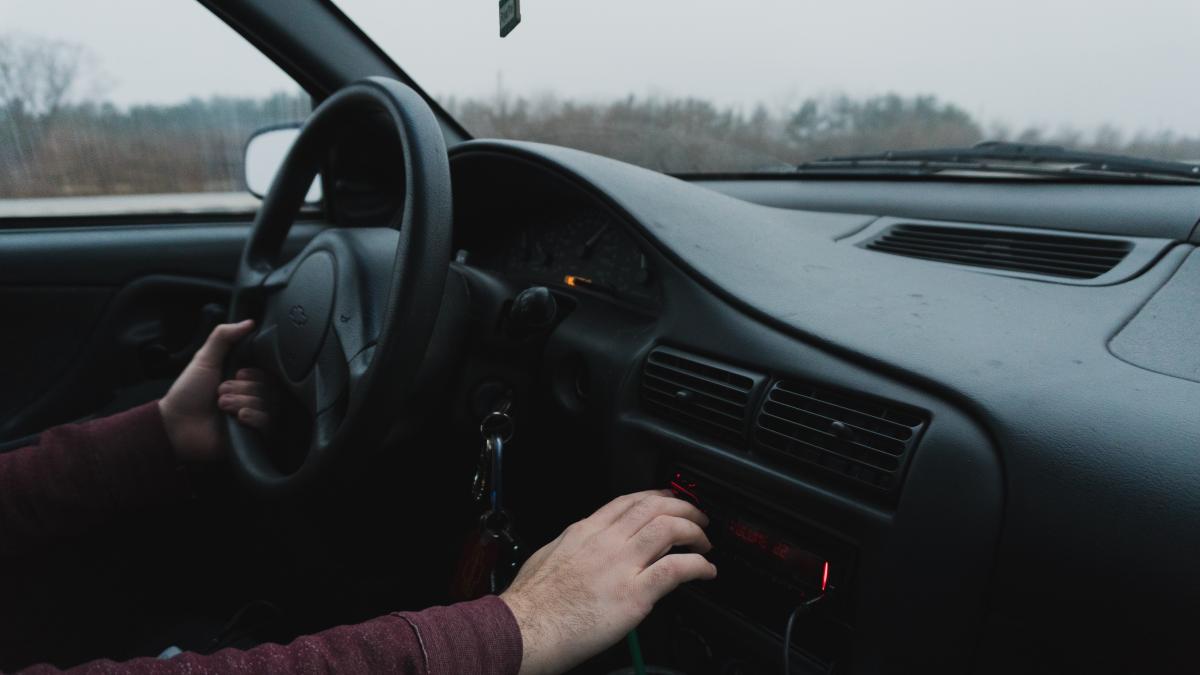 motive_motor_oprit_trafic_unsplash_51340100