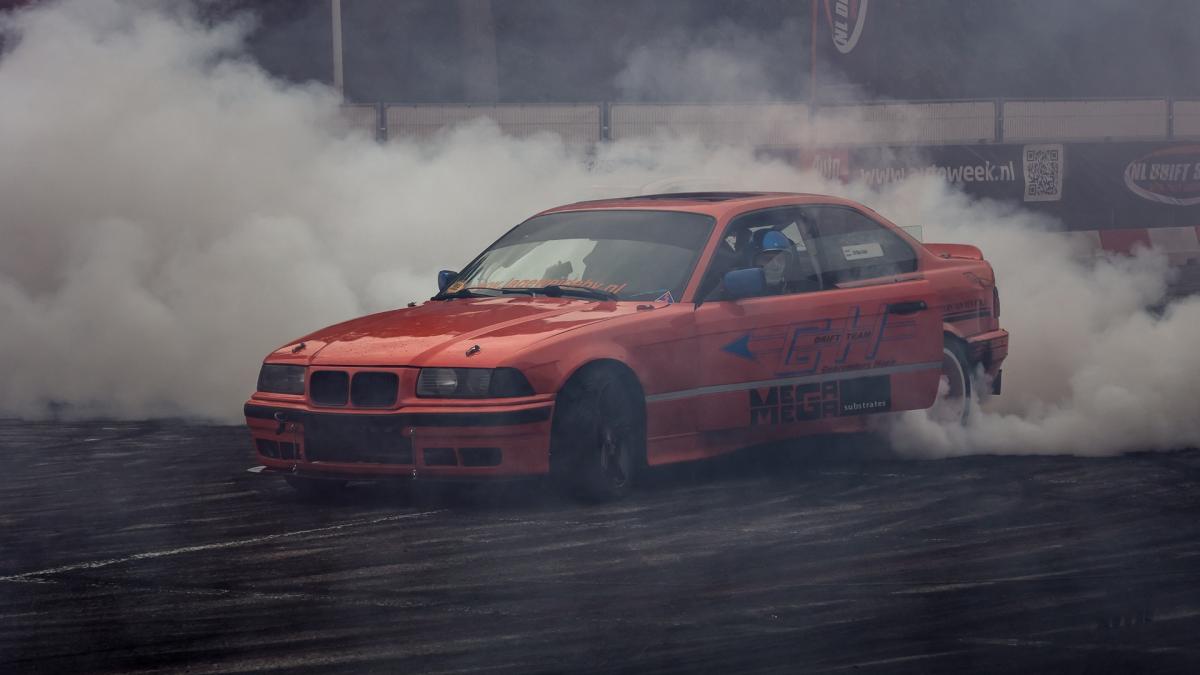 a-facut-drifturi-in-parcare-pana-l-a-oprit-politia_83077000