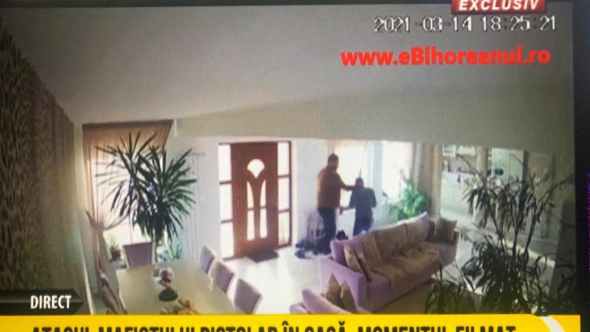 afacerist_atacat_barbat_inarmat_pistol_casa_oradea_00898600