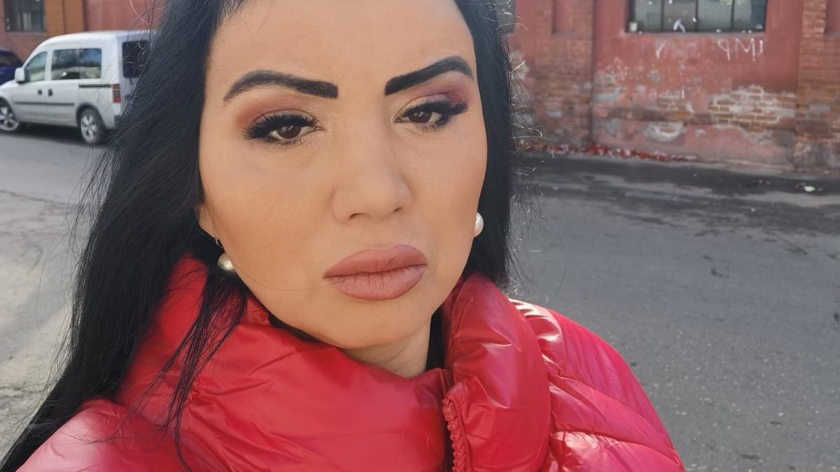 laurette--batuta-in-hotel--adriana-bahmuteanu-o-sa-sun-la-domnul-ministru-de-interne_17257000