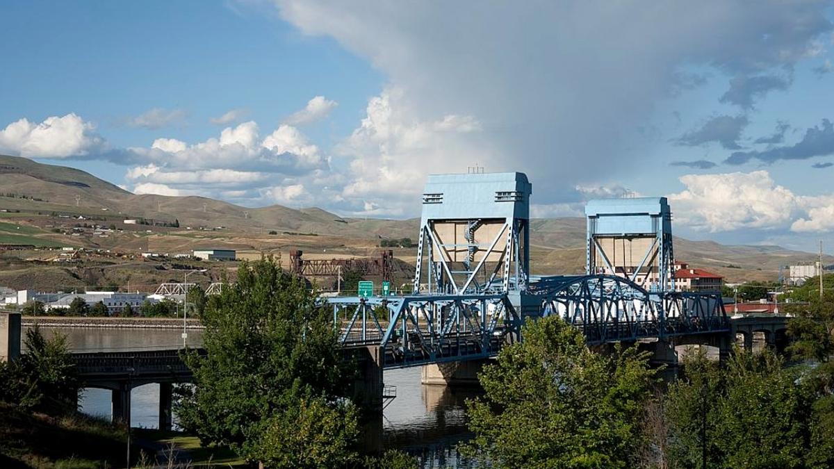 camioneta_atarnata_pod_idaho_sua_pxb_84589100