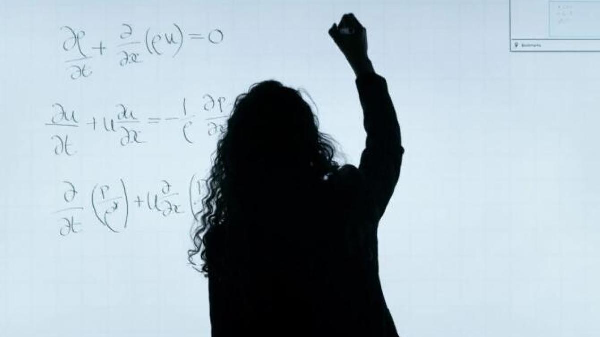 teze_suspendate_sorin_cimpeanu_explicatii_foto_pexels_26885200