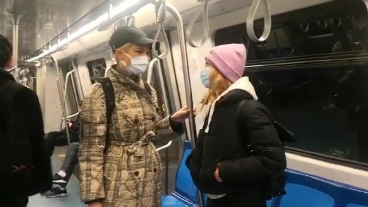 raluca-turcan--cu-metroul-in-vinerea-verde-5_08167300