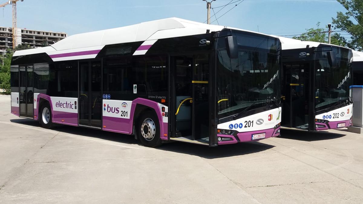 gesturi-de-urmat--aproximativ-3000-de-euro-gasiti-in-autobuzele-din-cluj-napoca-intr-o-singura-zi--banii-au-fost-restituiti-proprietarilor_73912100