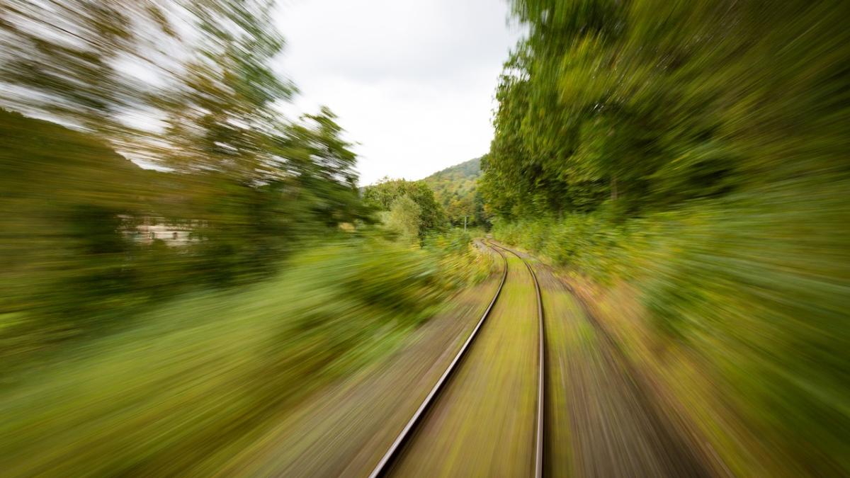 tanar_mort_lovit_locomotiva_suceava_69390700