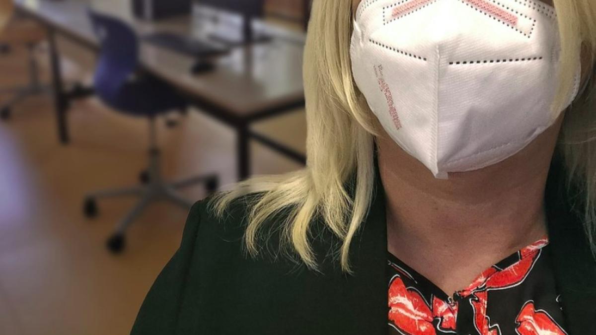 masca_protectie_profesor_ilustrativ_46832100