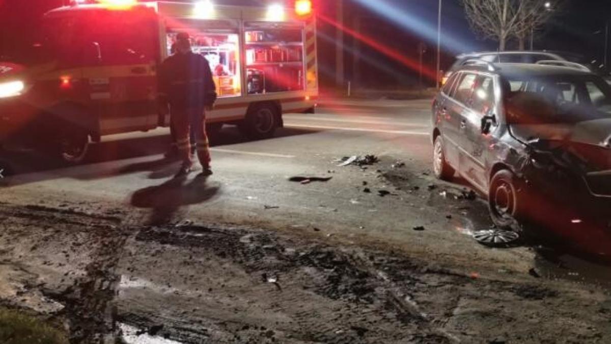 accident-cu-9-victime-iprc-ccprc-82ntr-o-intersectprc-ccprc-a6ie-din-ploiesprc-ccprc-a6ti--echipajele-smurd-intervin_20256300