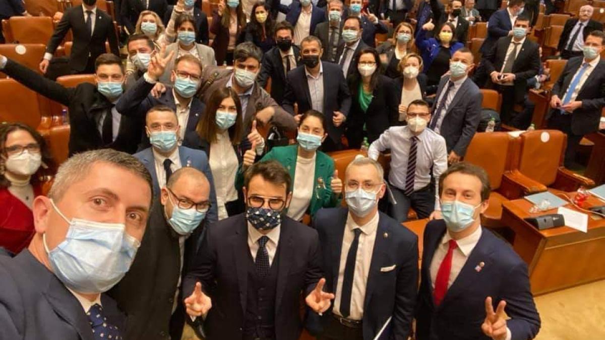 usr_plus_politie_bogdan_chirieac_fb_dan_barna_21532400