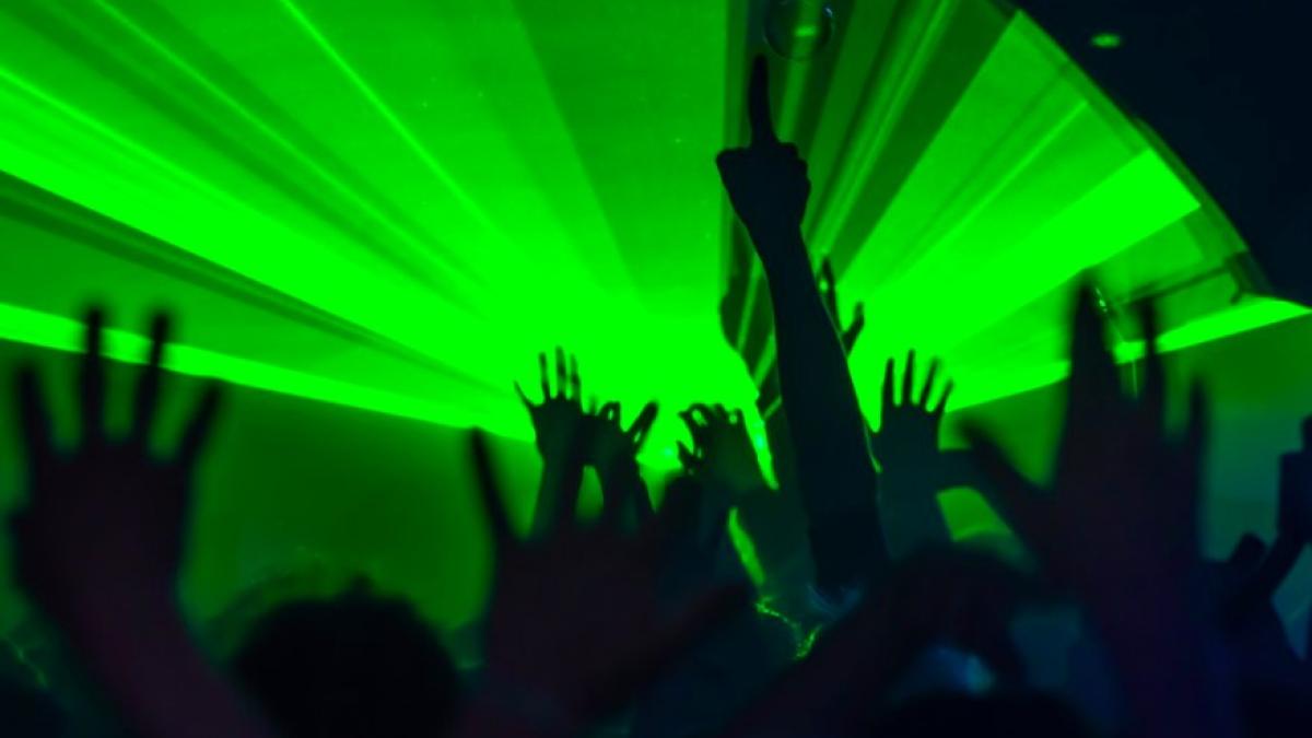 petrecere-privata-la-care-participa-si-o-formatie-muzicala--sparta-de-politisti-in-prahova_81071900