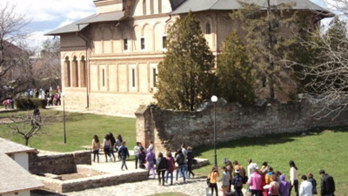 curtea-domneasca_93855300