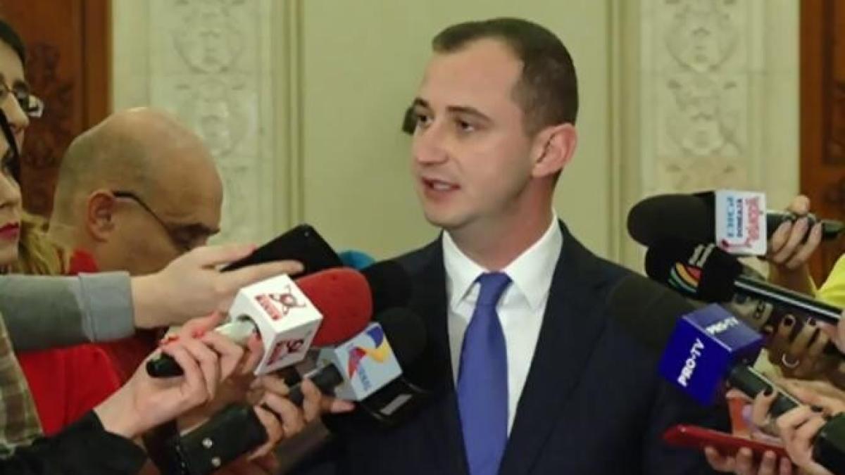 motiune-contra-ministrului-oros--simonis---nu-ne-a-explicat-nimeni-de-ce-politia-hartuieste-taranii--fugareste-porcii-in-curti-si-incearca-sa-ii-confiste_86610900