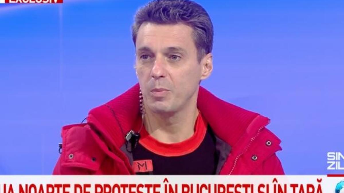 mircea_badea_in_rosu_ca_iohannis_59948100