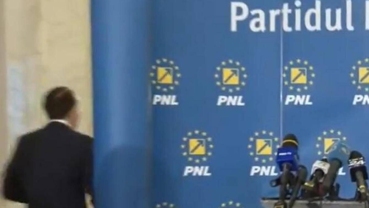 sub-valul-de-intrebari-despre-proteste--florin-citu-a-plecat_22932600