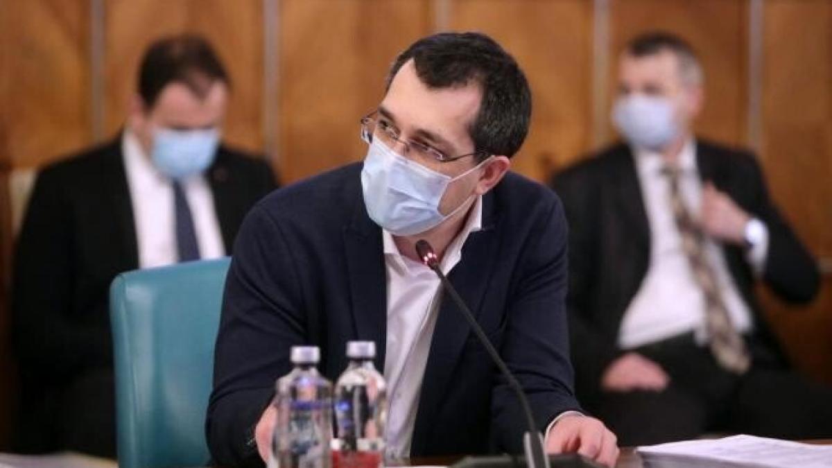 vlad-voiculesc-dan-barna-voinea-critici_15720400