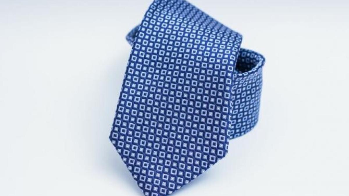 ludovic_orban_comparatie_masca_cravata_foto_pexels_60397900