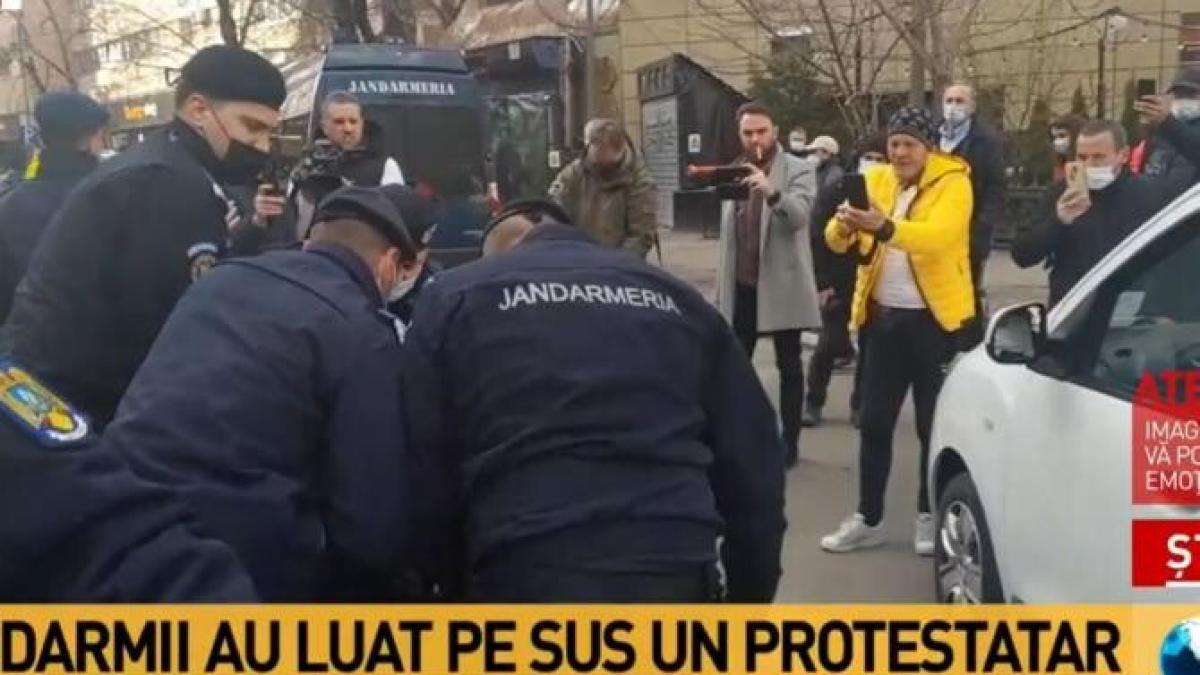 protestatarul-saltat-de-jandarmi-informatii_00722100