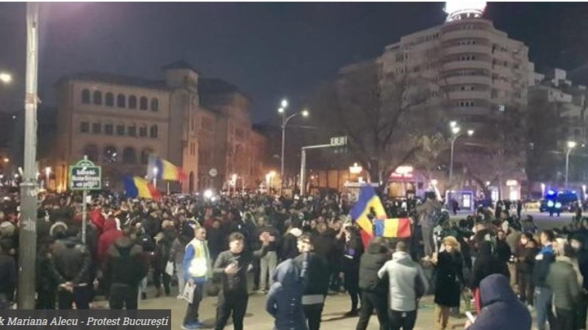a-patra-zi-de-proteste-oamenii-in-piata-universitatii_69634000