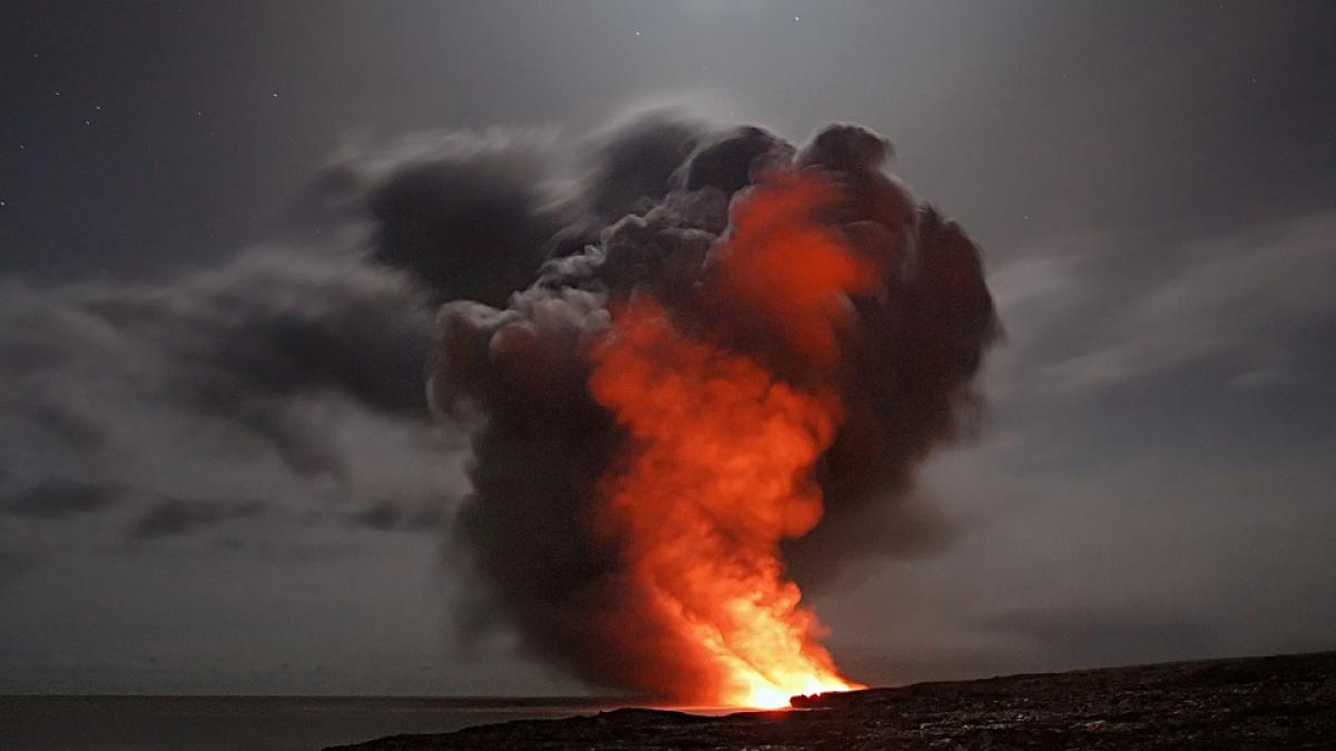 eruptie-vulcan_22011900