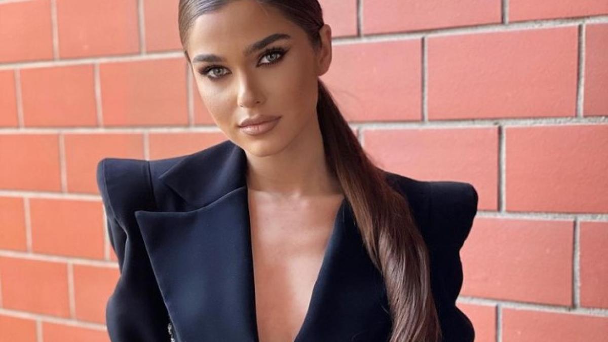 theo-rose-a-facut-anuntul-mortii-profesorului-ei_89717800