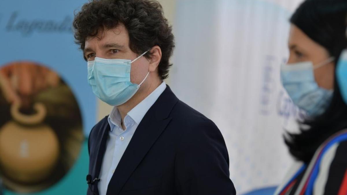 nicusor-dan-director-teatru_12063300