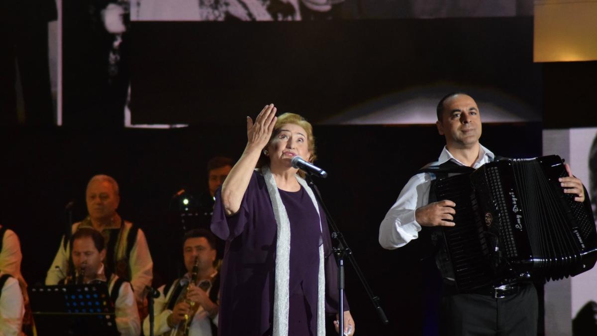 gabi-lunca--in-stare-critica--respira-cu-ajutorul-unui-plaman-artificial--fiica-artistei-s-a-facut-tot-ce-se-putea_54588200