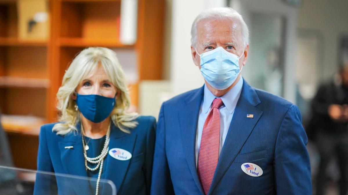 jill-biden--pacaleala-de-1-aprilie--cum-s-a-deghizat-prima-doamna-a-sua-pentru-a-servi-inghetata_08309600