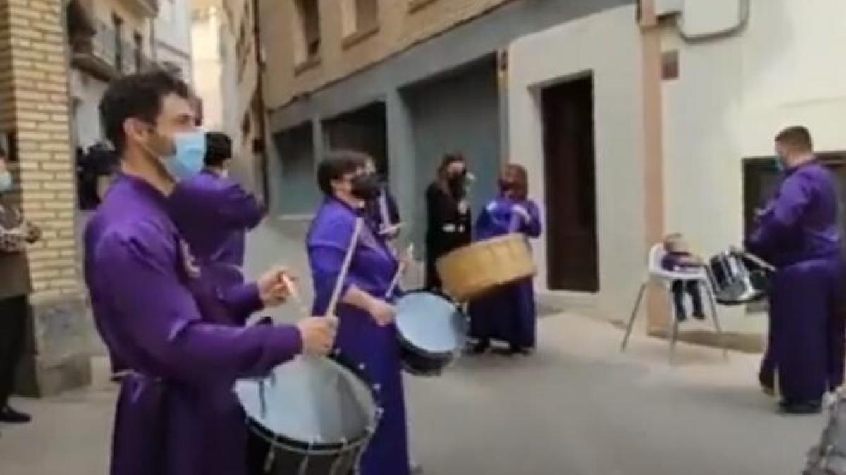 paste-catolic--traditia-batutului-tobelor-in-spania-in-pofida-restrictiilor---video_18645100