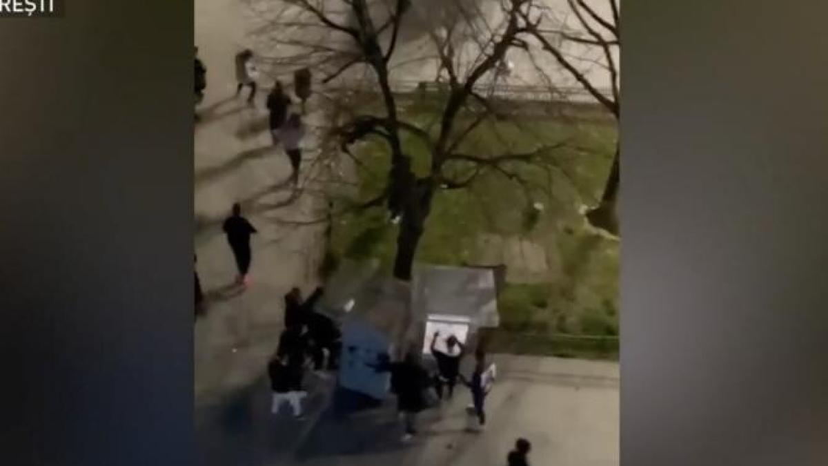 tineri-bucuresti-saltati-perchezitii_11043100