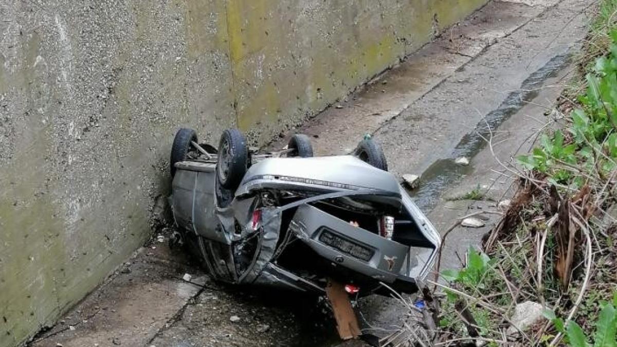 doi-tineri-au-scaprc-ccprc-86pat-nevaprc-ccprc-86taprc-ccprc-86matprc-ccprc-a6i-dupaprc-ccprc-86-ce-au-plonjat-cu-masprc-ccprc-a6ina-iprc-ccprc-82ntr-un-canal_64318400