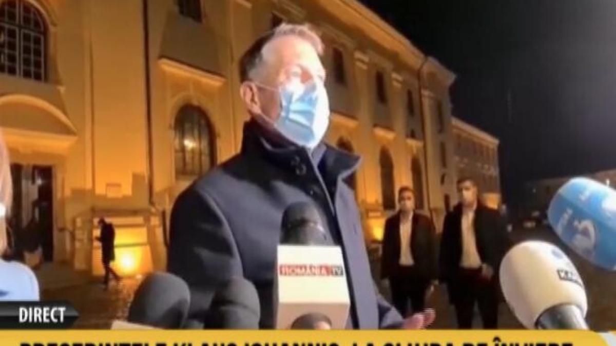 klaus-iohannis--alaprc-ccprc-86turi-de-prima-doamnaprc-ccprc-86-la-slujba-de-iprc-ccprc-82nviere-iprc-ccprc-82n-piatprc-ccprc-a6a-mare-din-sibiu_73514800