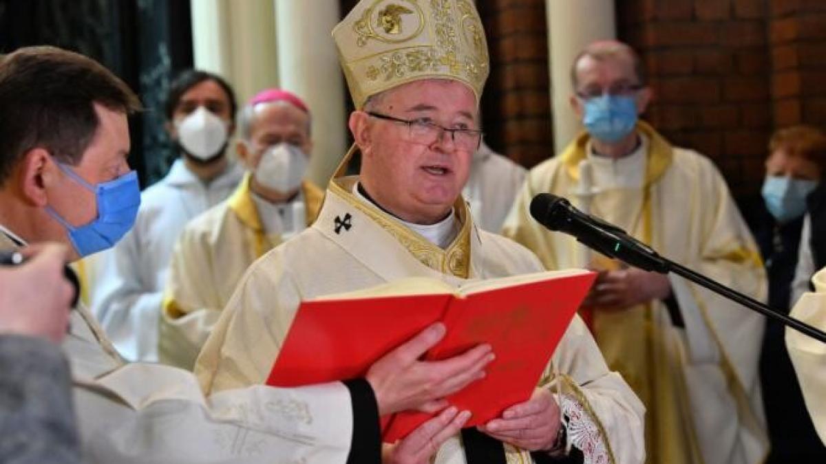 catolicii-saprc-ccprc-86rbaprc-ccprc-86toresc-iprc-ccprc-82nvierea-domnului--arhiepiscopul-percaprc-ccprc-86_71971500