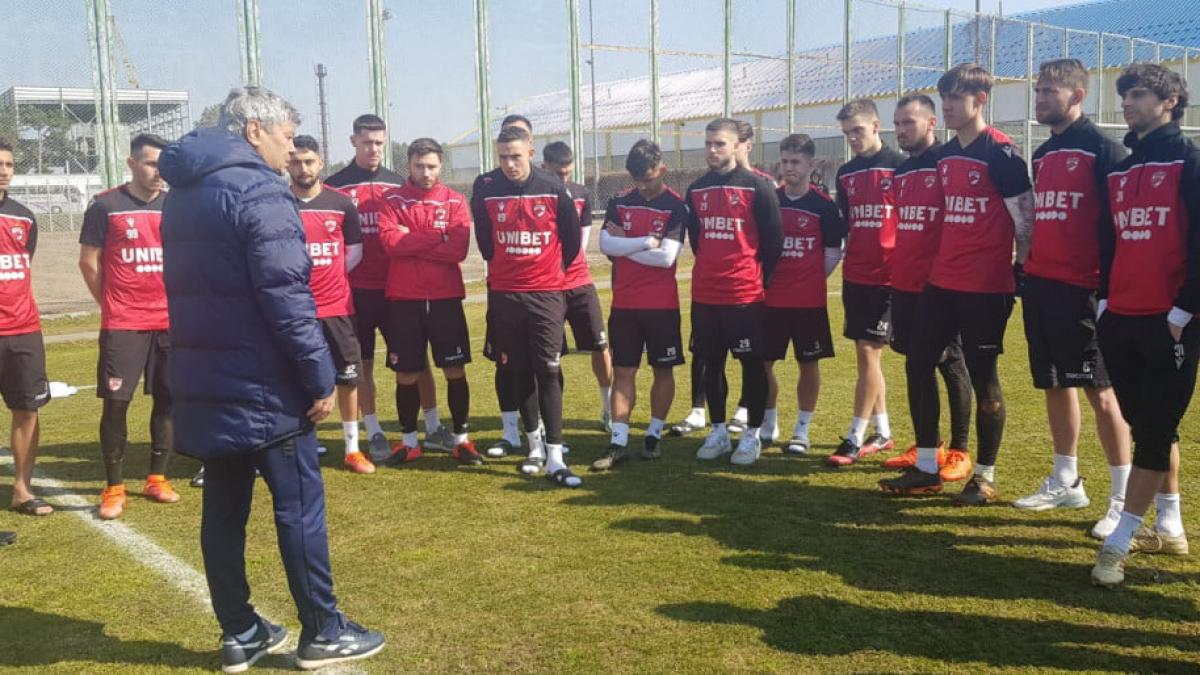 dinamo_retrogradare_mircea_lucescu_peluza_catalin_hildan_dinamo_fb_95728700