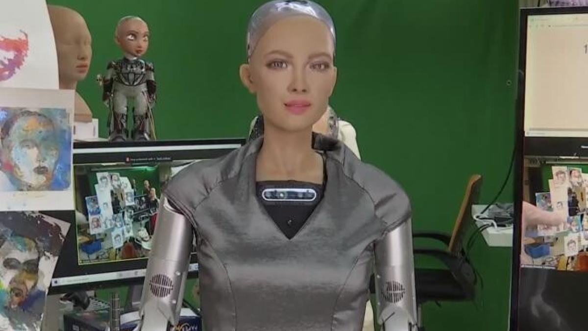 primul-tablou-pictat-de-robotul-sophia-a-fost-vandut_96239100