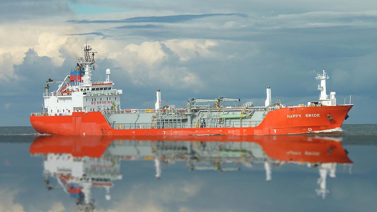 doua-nave-cisterna-blocate-suez_90837700