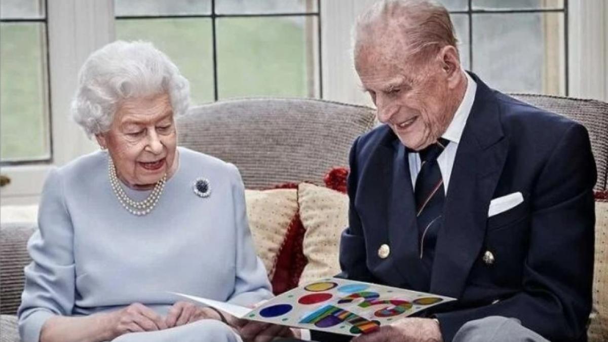 regina-elisabeta-si-printul-philip--poveste-de-iubire-inedita--s-au-indragostit-cand-ea-avea-doar-13-ani_40356400
