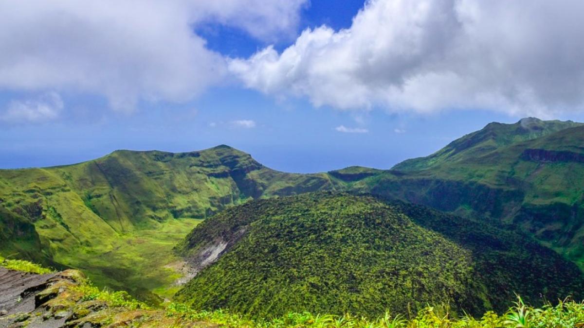 la-soufriere_vulcan_st_vincent_ilustrativ_pxb_84382200