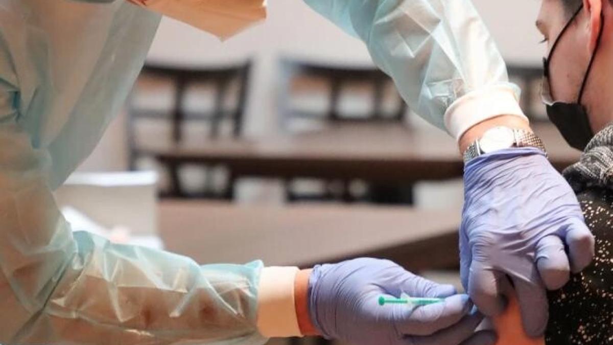 peste-jumaprc-ccprc-86tate-din-marea-britanie--vaccinataprc-ccprc-86-iprc-ccprc-82mpotriva-covid-19_98794200