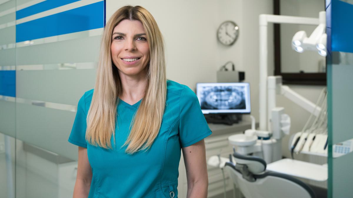 dr--denisa-zaharia-albirea-dentara-efectuata-acasa--are-riscuri-ireversibile_51062400