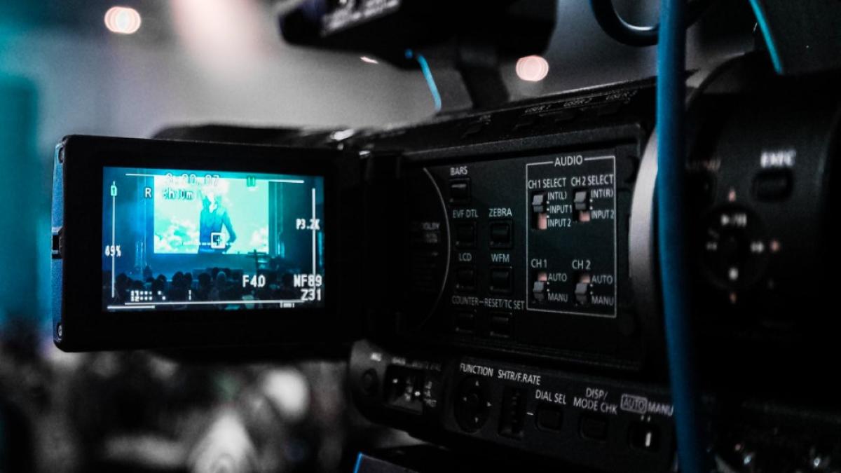 filmat_friends_ilustrativ_pexels_52901800