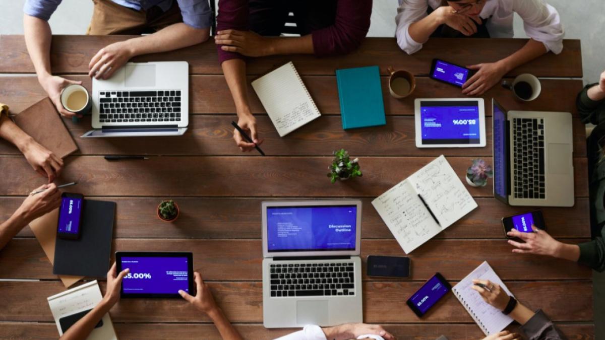 loc_de_munca_munca_pexels_ilustrativ_42700200