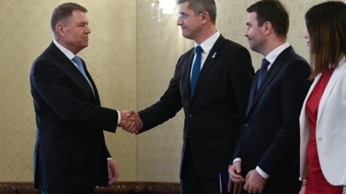 klaus-iohannis-sprc-ccprc-a6i-dan-barna-au-discutat-iprc-ccprc-82ntr-o-iprc-ccprc-82ntaprc-ccprc-82lnire-privataprc-ccprc-86-la-sibiu_18223600