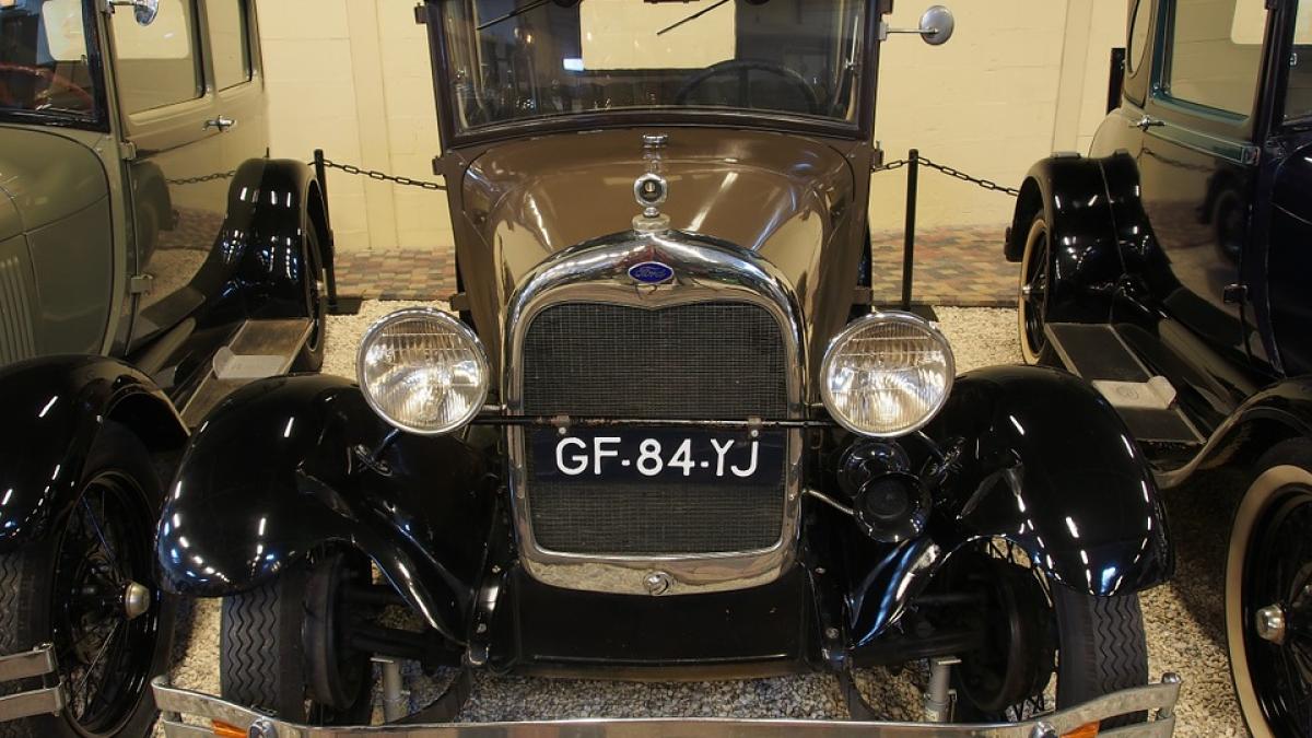 standard-car_12874300