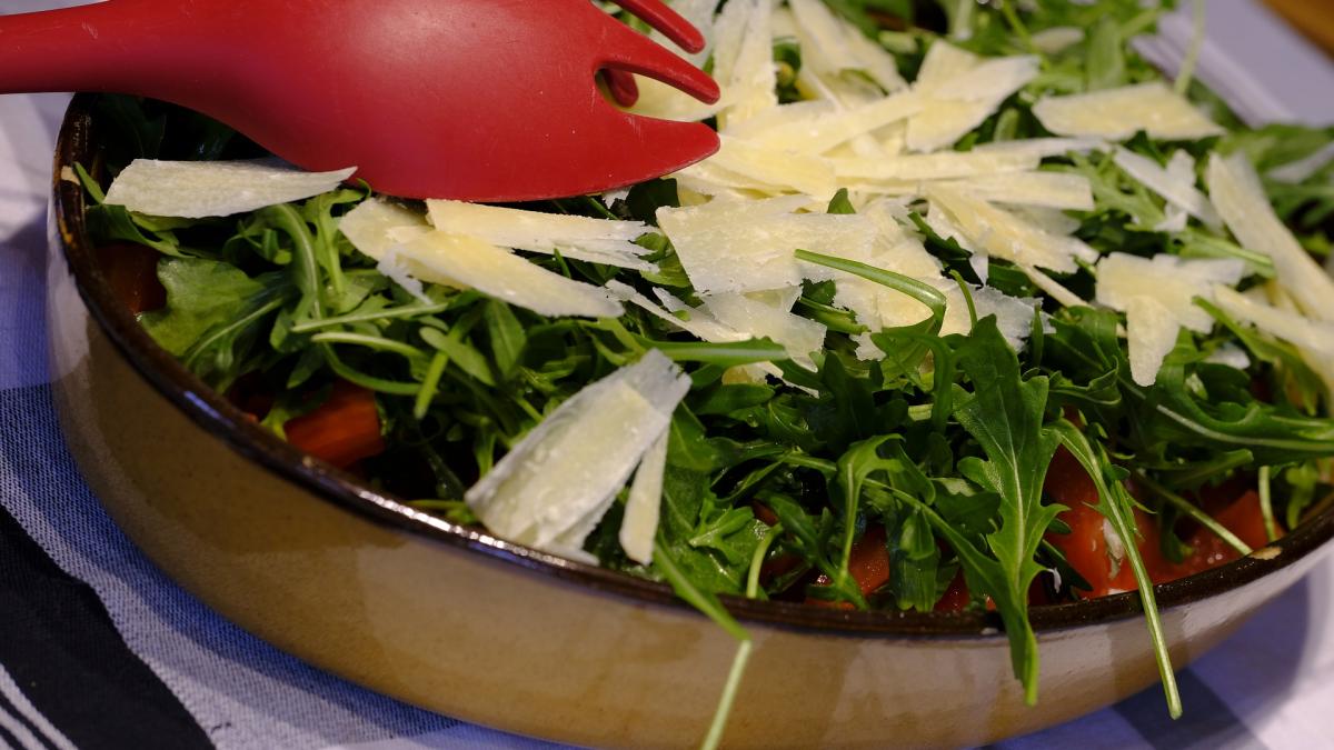 salata-cu-pui-si-rucola--cum-se-prepara-reteta_00622800