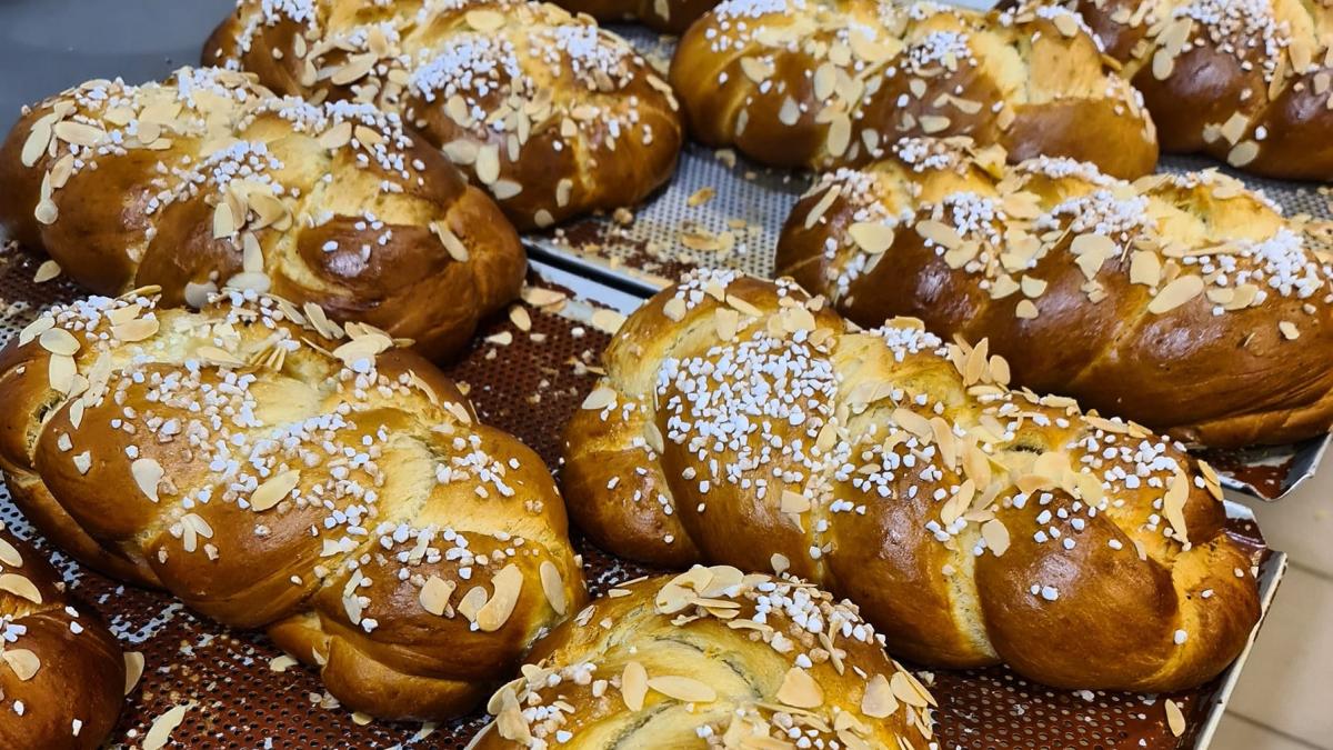 cozonac-grecesc-pentru-pasti--cum-se-prepara-tsoureki-reteta_55560800